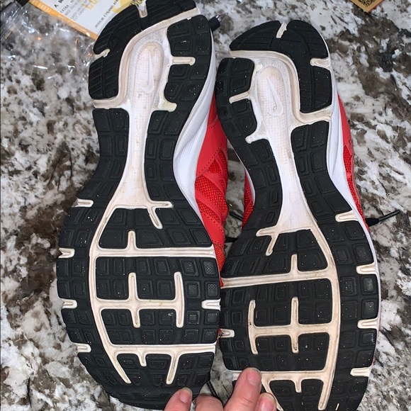 Nike Crimson and Black Running Shoes size 7.5 Relentlessness women’s sneakers - Picture 8 of 10